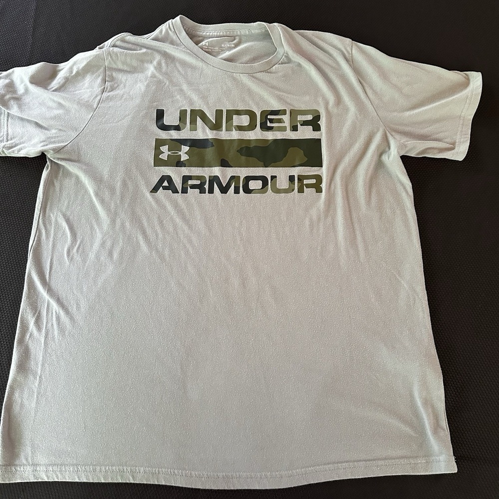 Men's Under Armour Loose Fit Cotton/Polyester T-Shirt XL Gray With Camo Logo
